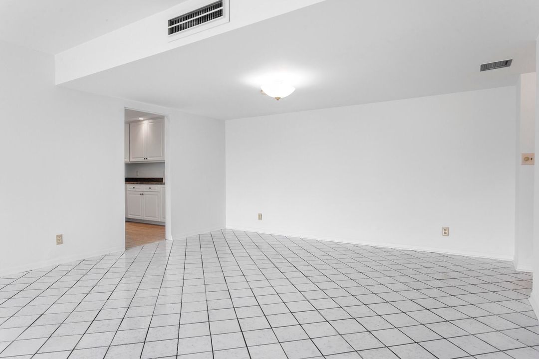 For Sale: $495,000 (2 beds, 2 baths, 1210 Square Feet)