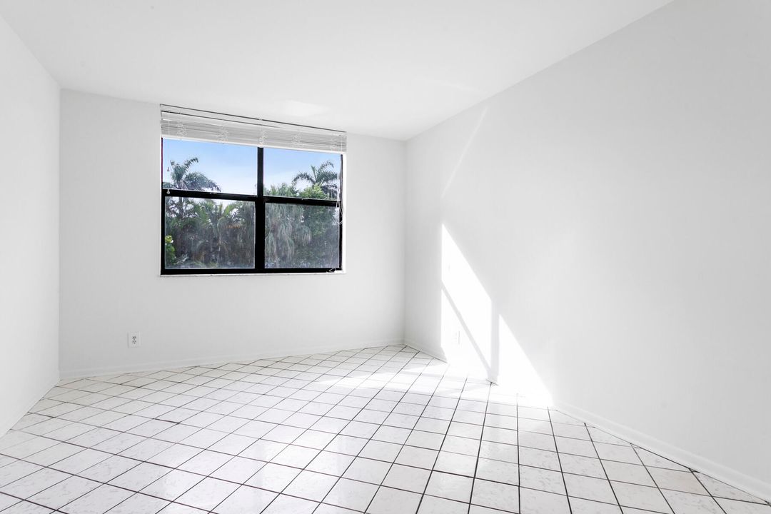 For Sale: $495,000 (2 beds, 2 baths, 1210 Square Feet)