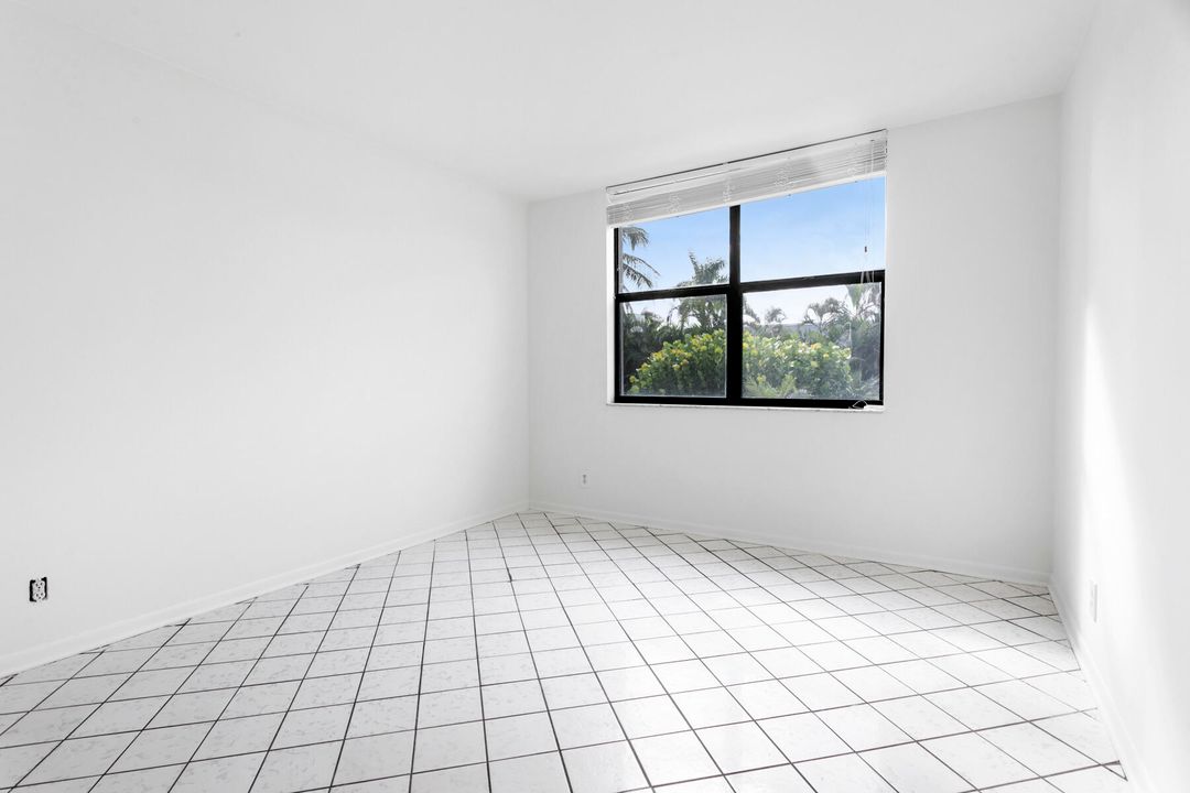 For Sale: $495,000 (2 beds, 2 baths, 1210 Square Feet)