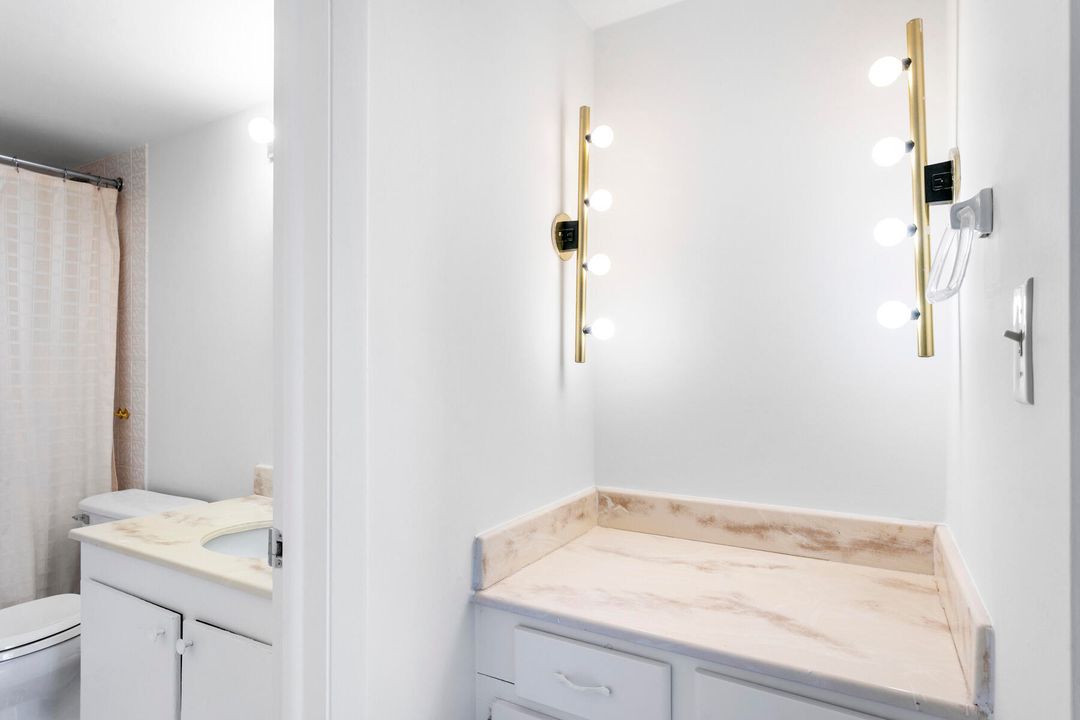 For Sale: $495,000 (2 beds, 2 baths, 1210 Square Feet)