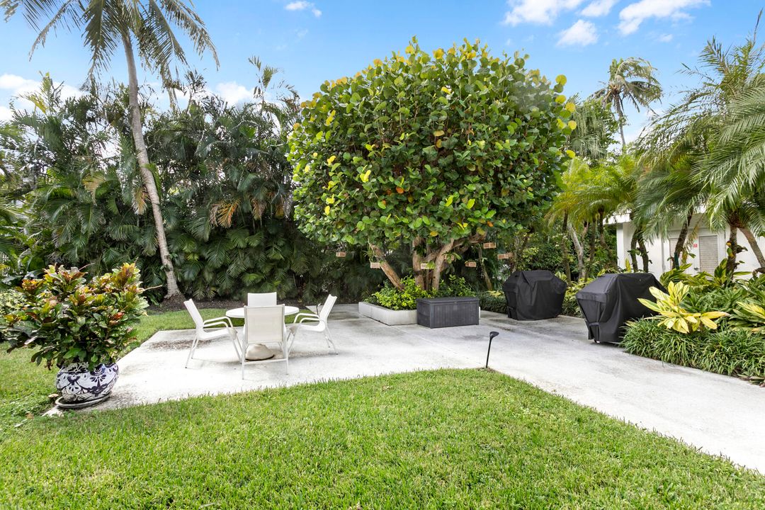 For Sale: $495,000 (2 beds, 2 baths, 1210 Square Feet)