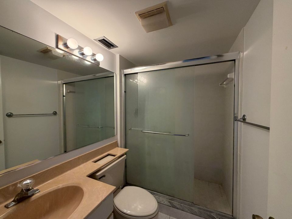 合同活跃: $1,899 (2 贝兹, 2 浴室, 1218 平方英尺)