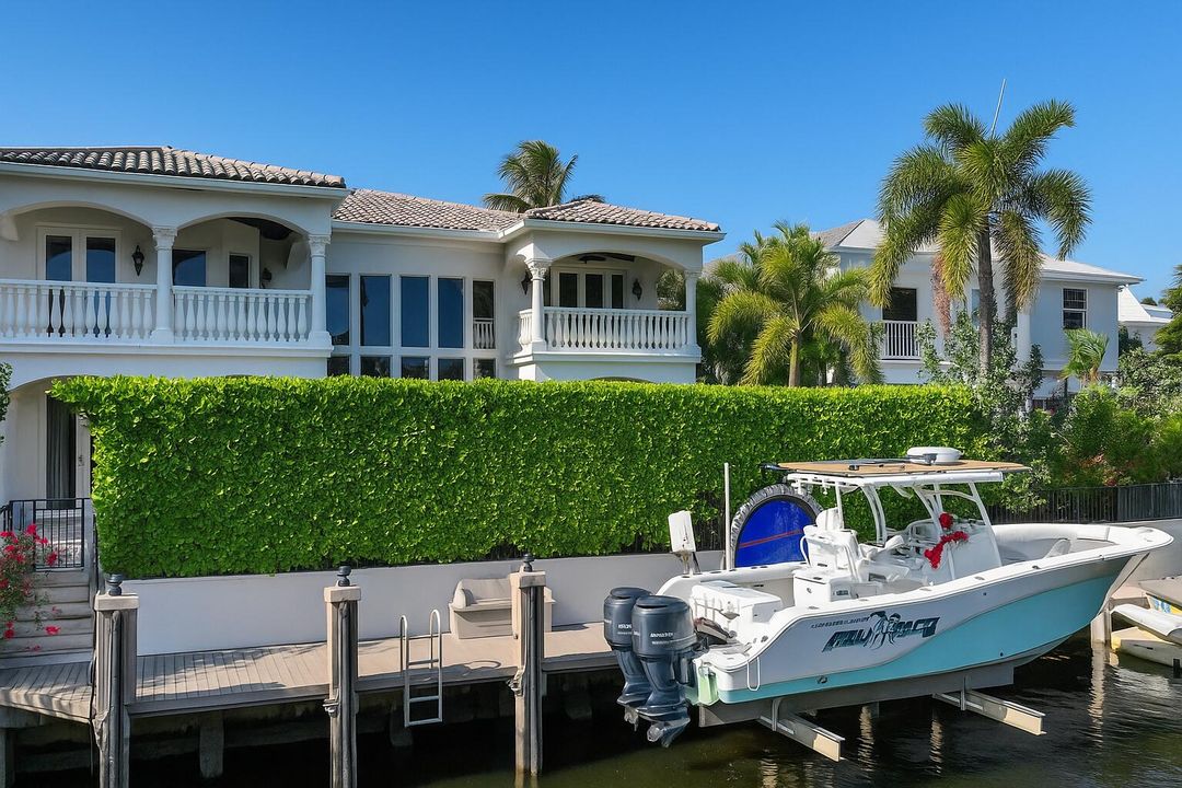 For Sale: $4,599,000 (6 beds, 6 baths, 4827 Square Feet)