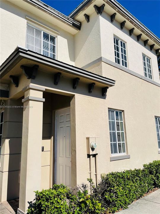 For Sale: $209,000 (3 beds, 2 baths, 1049 Square Feet)