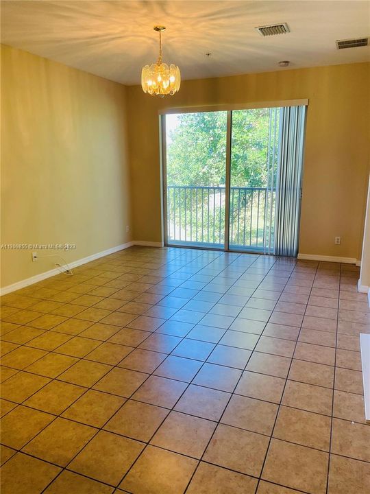 For Sale: $209,000 (3 beds, 2 baths, 1049 Square Feet)