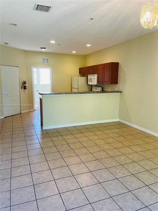 For Sale: $209,000 (3 beds, 2 baths, 1049 Square Feet)