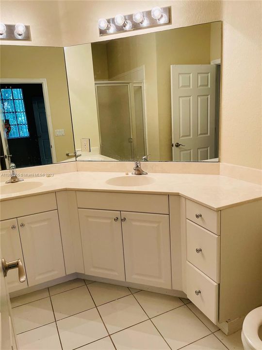 For Sale: $209,000 (3 beds, 2 baths, 1049 Square Feet)