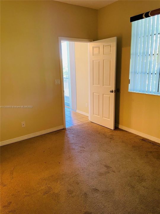 For Sale: $209,000 (3 beds, 2 baths, 1049 Square Feet)