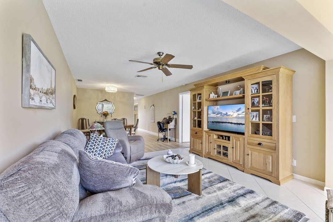 For Sale: $210,000 (2 beds, 2 baths, 1167 Square Feet)