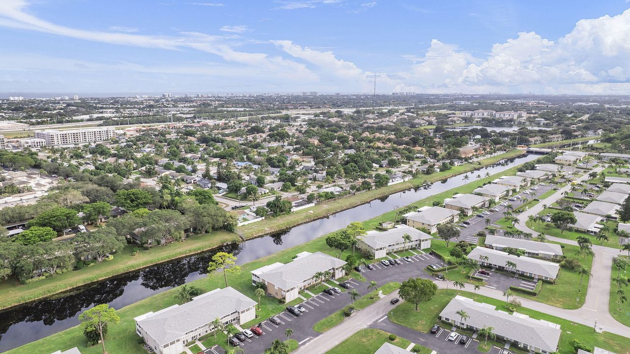 For Sale: $210,000 (2 beds, 2 baths, 1167 Square Feet)