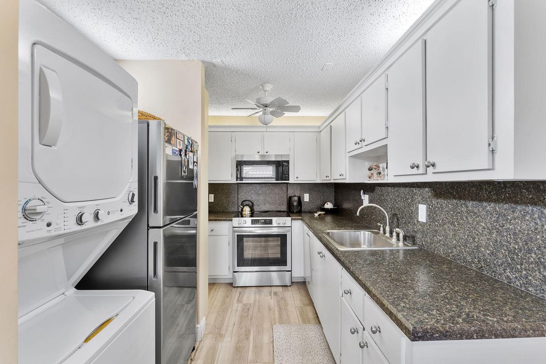 For Sale: $210,000 (2 beds, 2 baths, 1167 Square Feet)