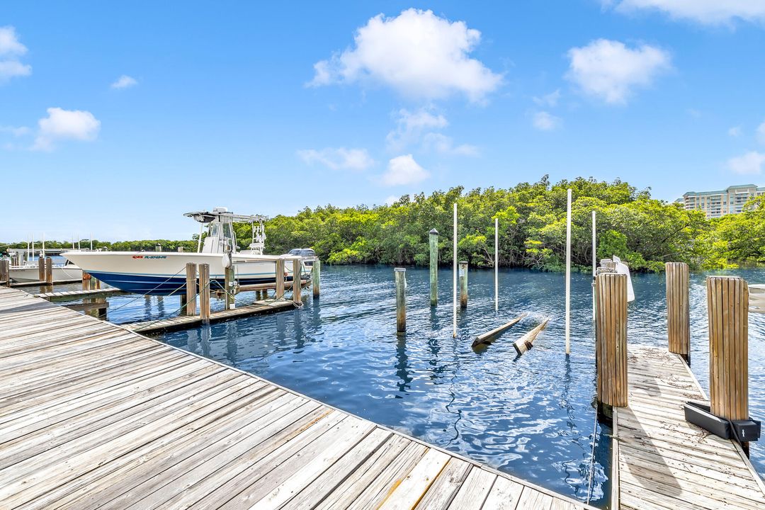 En Venta: $329,900 (2 camas, 2 baños, 899 Pies cuadrados)