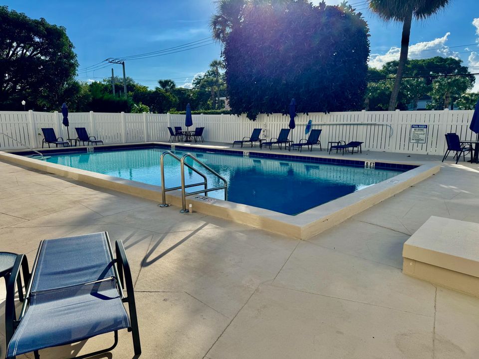 合同活跃: $2,250 (1 贝兹, 1 浴室, 673 平方英尺)