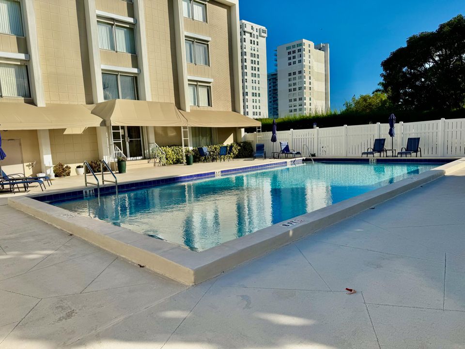 合同活跃: $2,250 (1 贝兹, 1 浴室, 673 平方英尺)