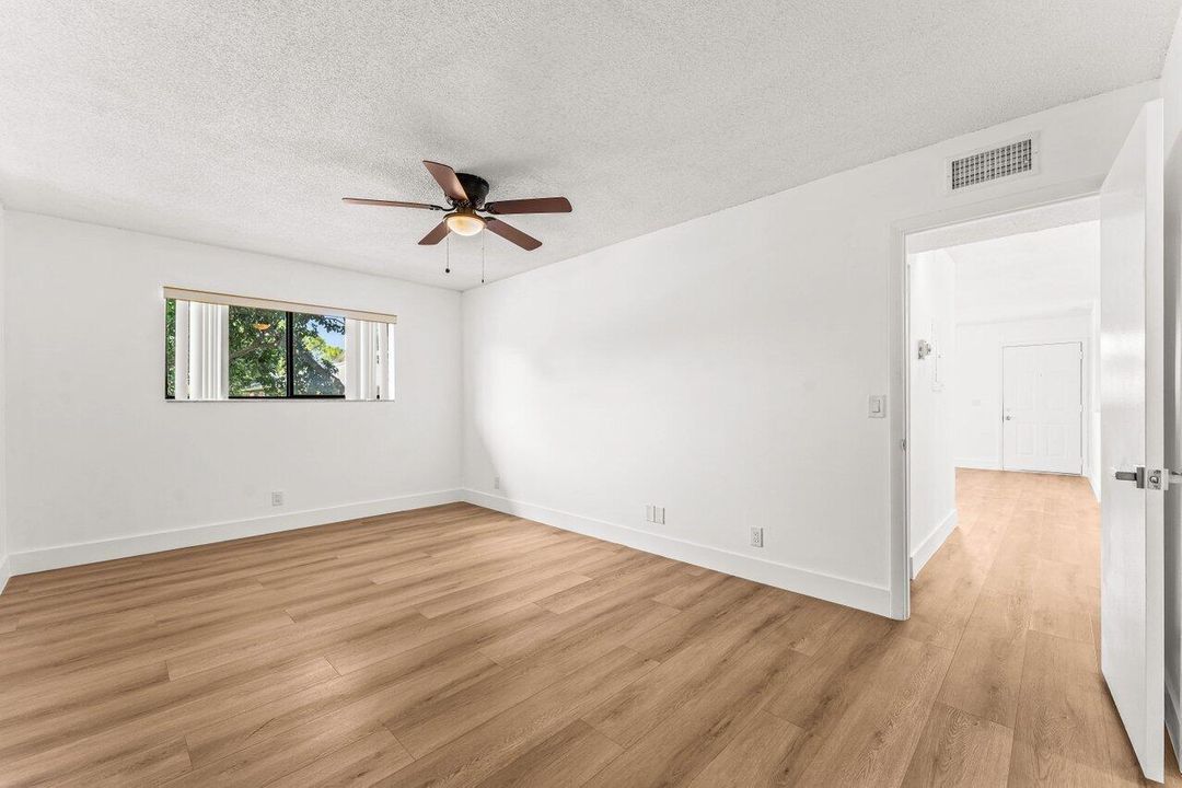 待售: $246,800 (2 贝兹, 2 浴室, 887 平方英尺)