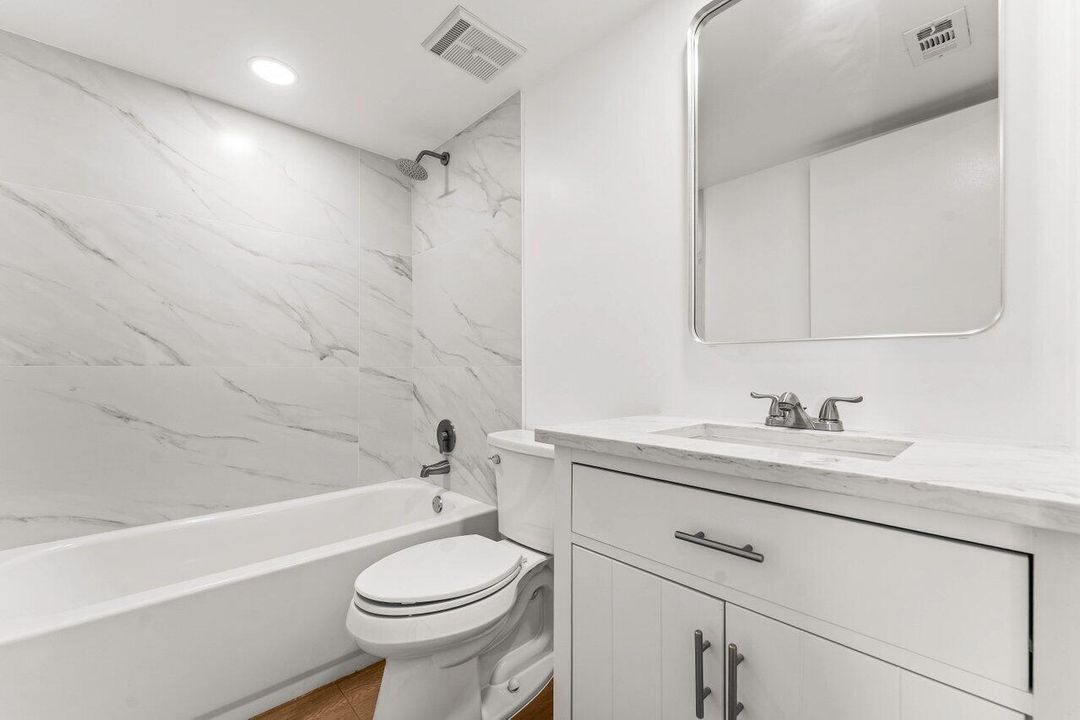 待售: $246,800 (2 贝兹, 2 浴室, 887 平方英尺)