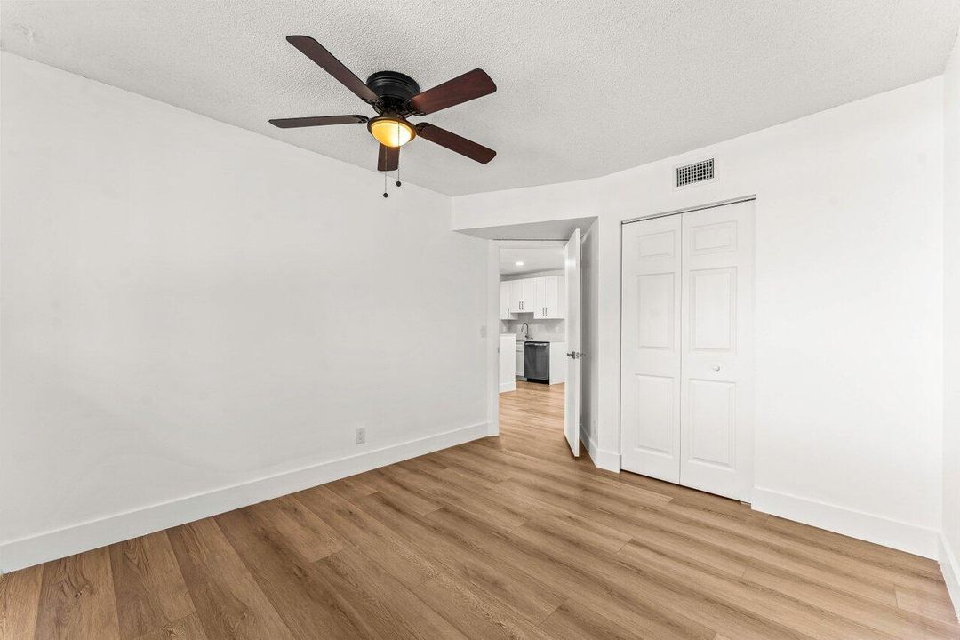 待售: $246,800 (2 贝兹, 2 浴室, 887 平方英尺)