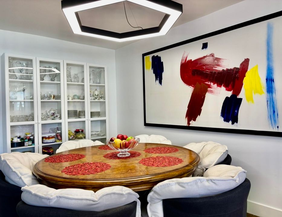 待售: $229,000 (1 贝兹, 1 浴室, 954 平方英尺)