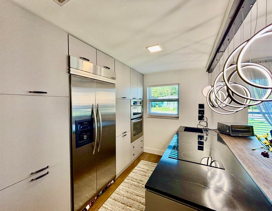 待售: $229,000 (1 贝兹, 1 浴室, 954 平方英尺)