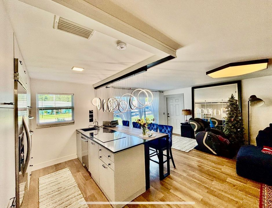 待售: $229,000 (1 贝兹, 1 浴室, 954 平方英尺)