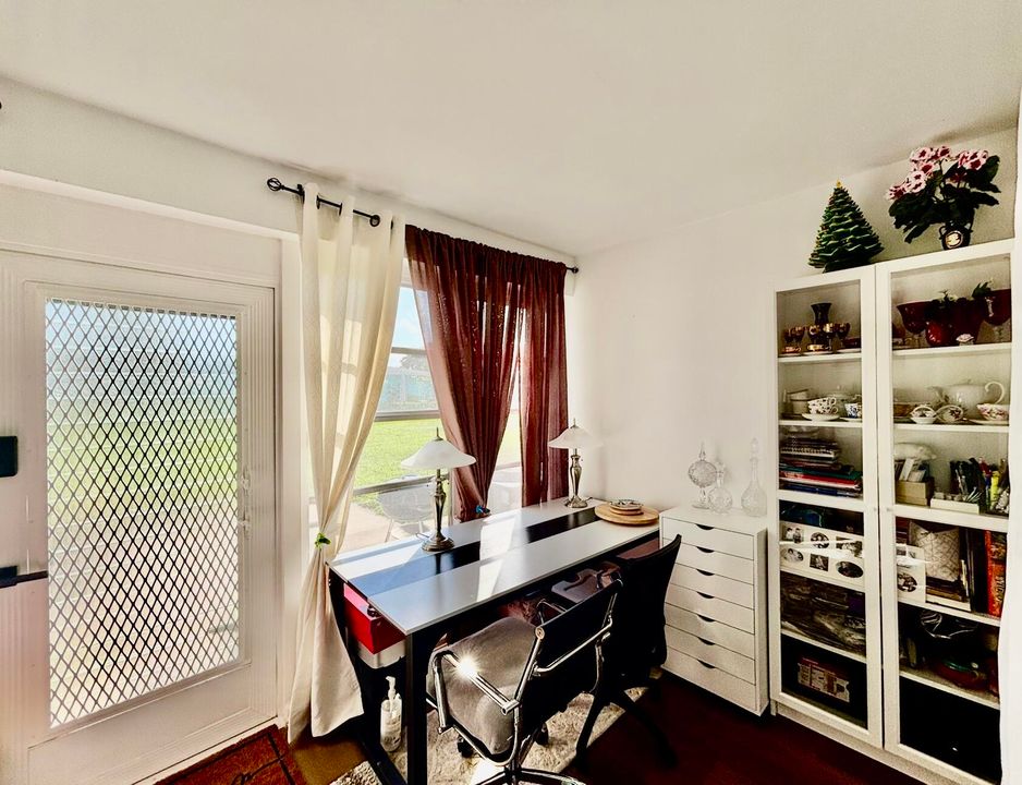 待售: $229,000 (1 贝兹, 1 浴室, 954 平方英尺)