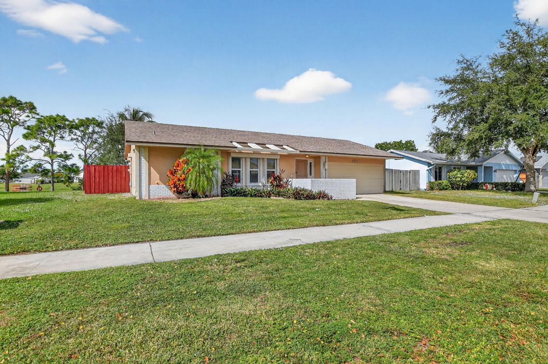 На продажу: $749,000 (3 спален, 2 ванн, 1837 Квадратных фут)