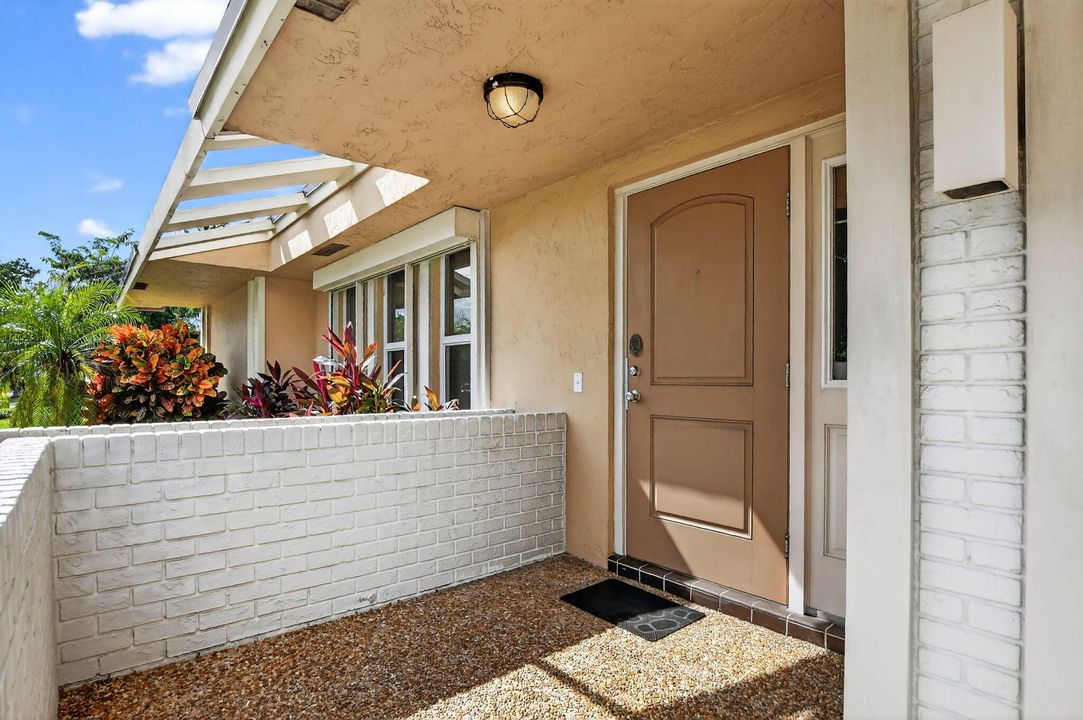 На продажу: $749,000 (3 спален, 2 ванн, 1837 Квадратных фут)