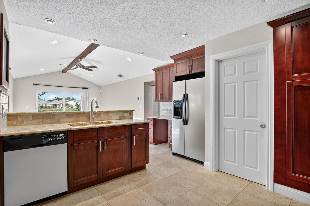 На продажу: $749,000 (3 спален, 2 ванн, 1837 Квадратных фут)