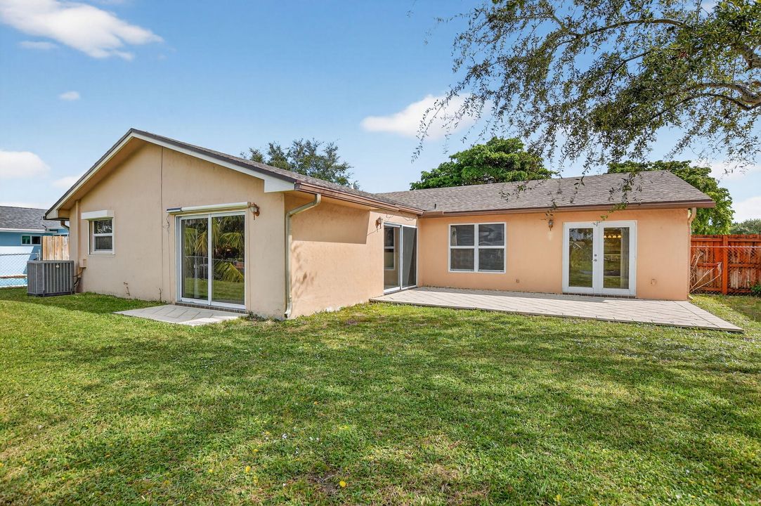 На продажу: $749,000 (3 спален, 2 ванн, 1837 Квадратных фут)