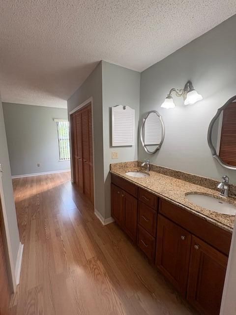 出租: $2,300 (2 贝兹, 2 浴室, 1574 平方英尺)