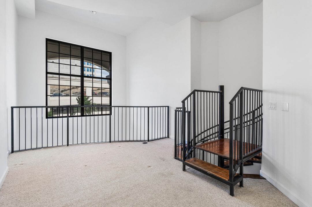 待售: $438,900 (1 贝兹, 1 浴室, 889 平方英尺)