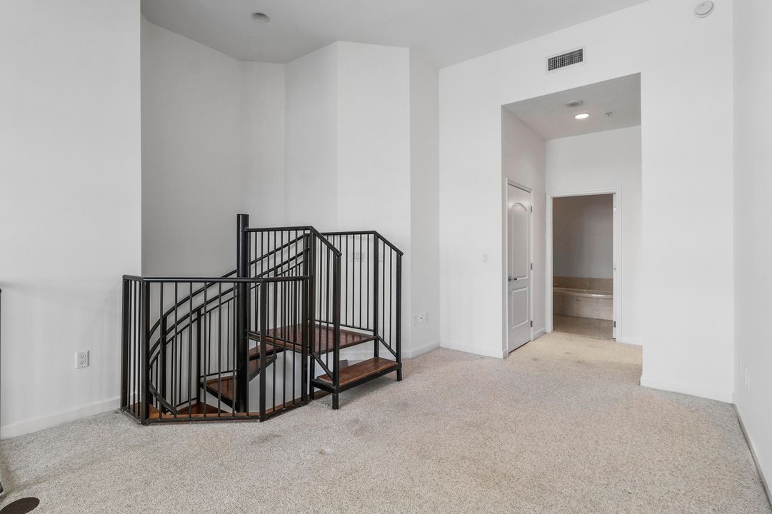 待售: $438,900 (1 贝兹, 1 浴室, 889 平方英尺)