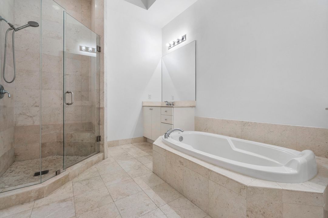 待售: $438,900 (1 贝兹, 1 浴室, 889 平方英尺)