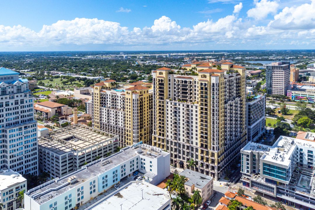 待售: $438,900 (1 贝兹, 1 浴室, 889 平方英尺)