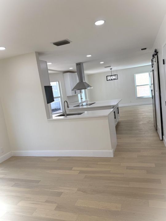 待售: $675,000 (4 贝兹, 2 浴室, 1927 平方英尺)