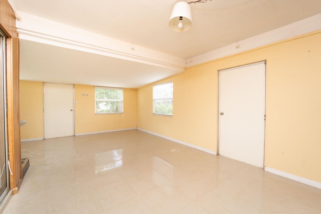 For Sale: $320,000 (3 beds, 2 baths, 1032 Square Feet)