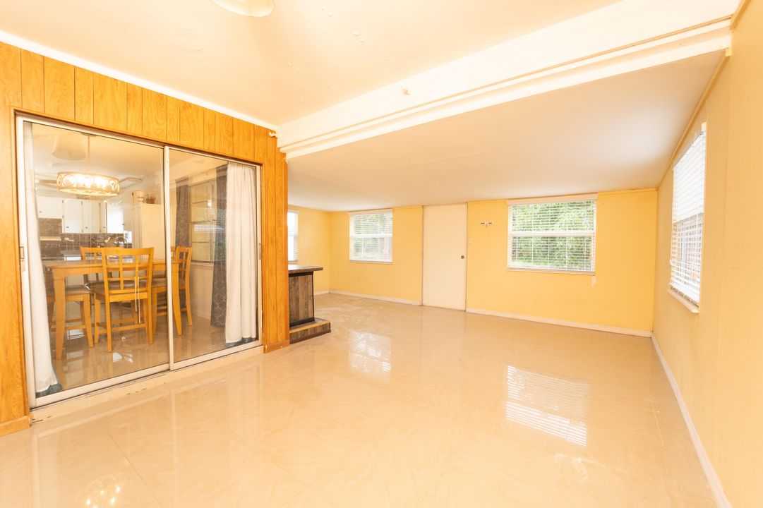 For Sale: $320,000 (3 beds, 2 baths, 1032 Square Feet)