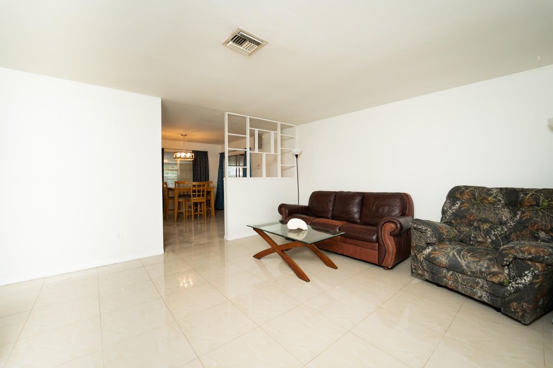 For Sale: $320,000 (3 beds, 2 baths, 1032 Square Feet)