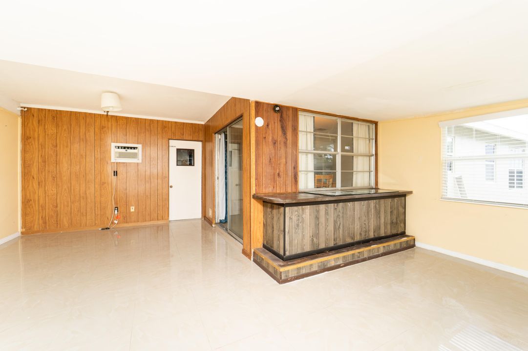 For Sale: $320,000 (3 beds, 2 baths, 1032 Square Feet)