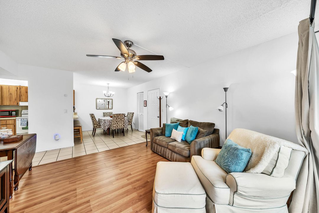 合同活跃: $2,100 (2 贝兹, 2 浴室, 1000 平方英尺)