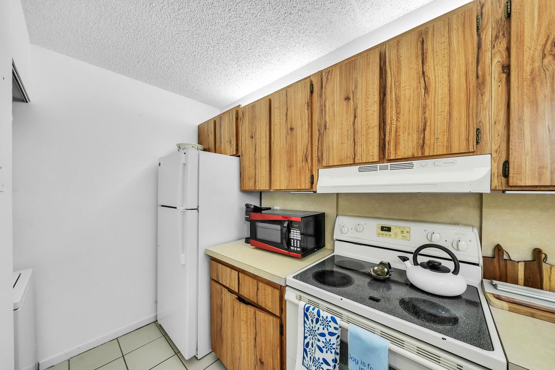 合同活跃: $2,100 (2 贝兹, 2 浴室, 1000 平方英尺)