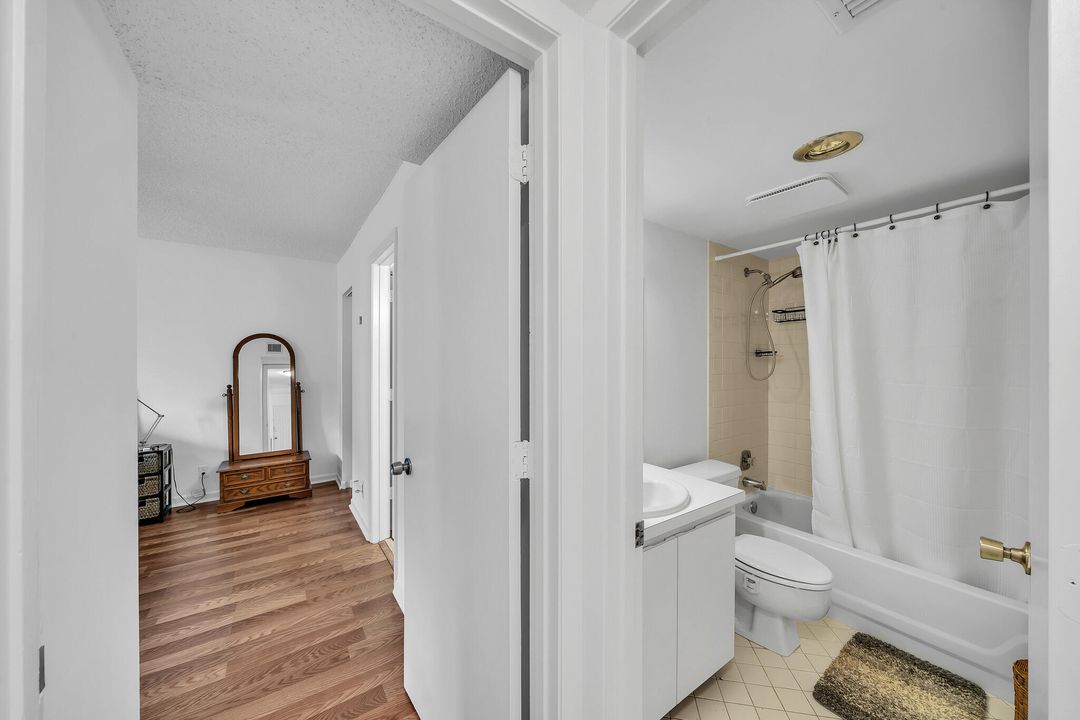 合同活跃: $2,100 (2 贝兹, 2 浴室, 1000 平方英尺)