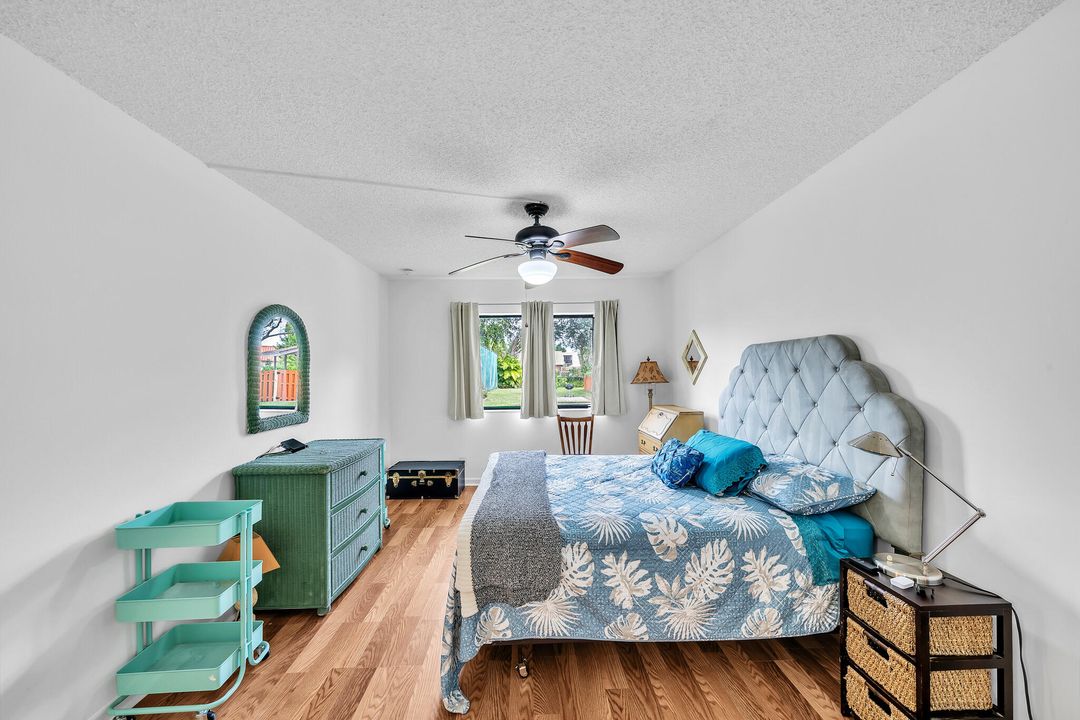 合同活跃: $2,100 (2 贝兹, 2 浴室, 1000 平方英尺)