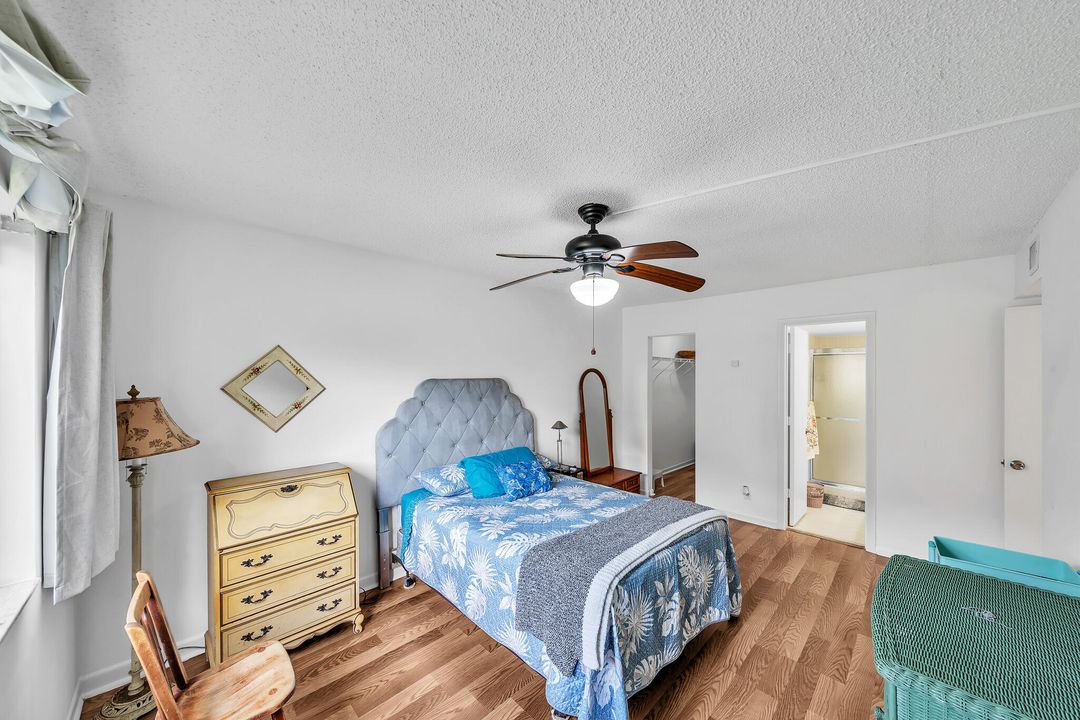 合同活跃: $2,100 (2 贝兹, 2 浴室, 1000 平方英尺)