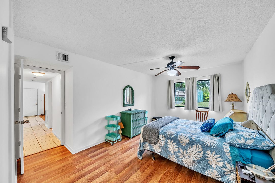 合同活跃: $2,100 (2 贝兹, 2 浴室, 1000 平方英尺)