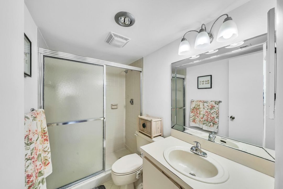 合同活跃: $2,100 (2 贝兹, 2 浴室, 1000 平方英尺)