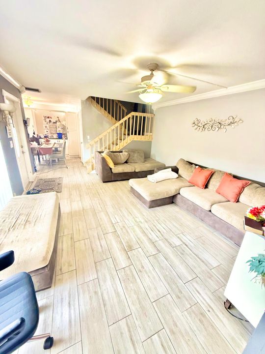 En Venta: $315,000 (3 camas, 2 baños, 1540 Pies cuadrados)