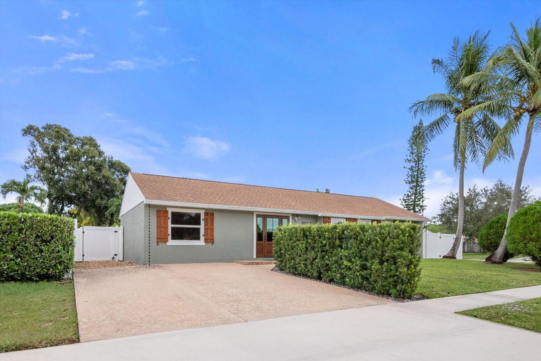 合同活跃: $519,900 (4 贝兹, 2 浴室, 1428 平方英尺)