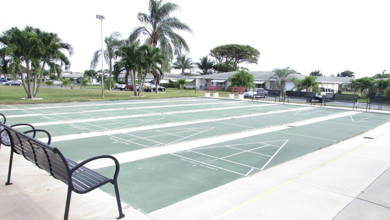 待售: $229,000 (1 贝兹, 1 浴室, 954 平方英尺)