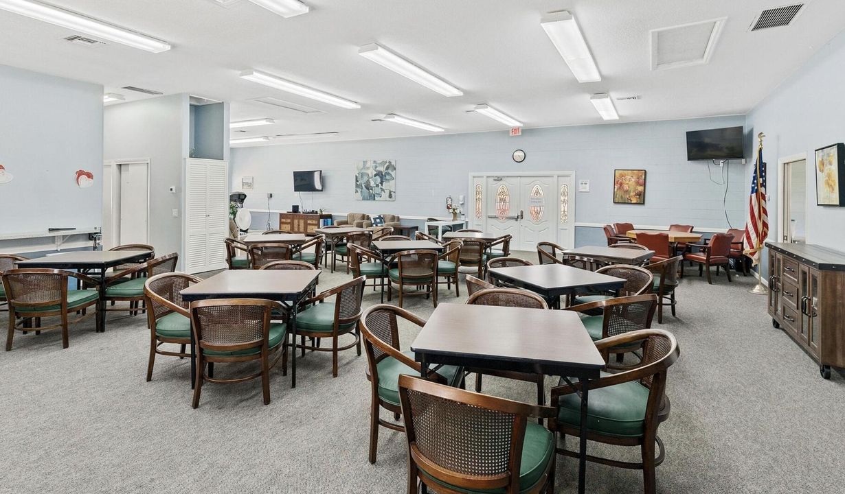 待售: $229,000 (1 贝兹, 1 浴室, 954 平方英尺)